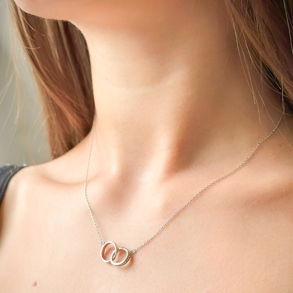 Collar de doble anillo de plata de ley
