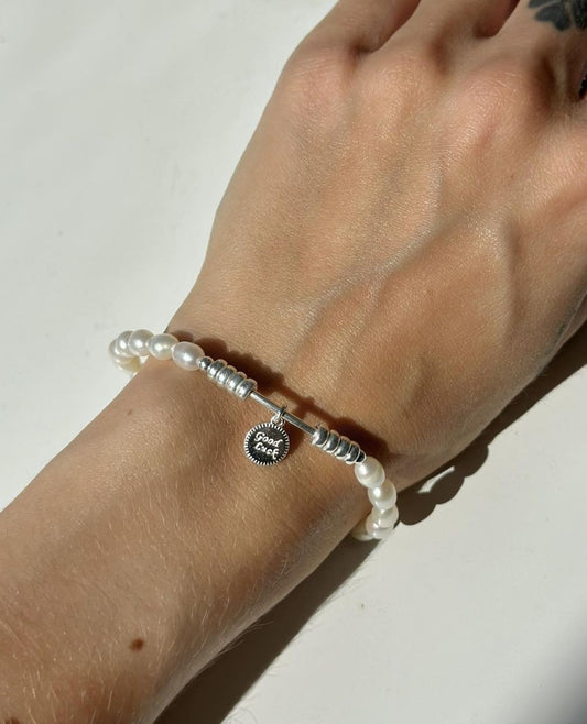 Pulsera de plata de ley con perlas "Buena suerte"