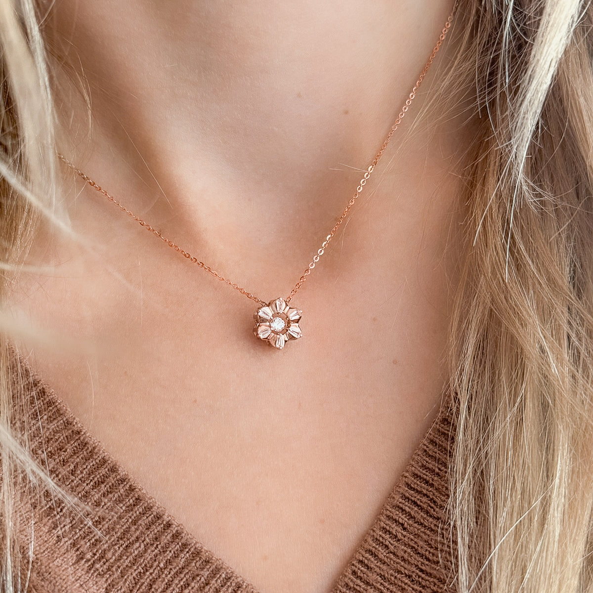 Collar de flores de plata de ley