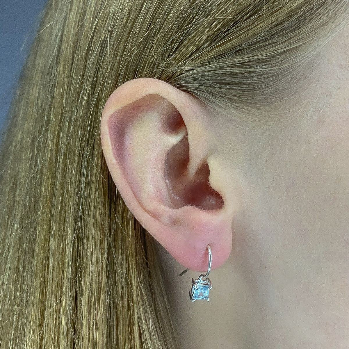 Pendientes de topacio azul en plata de ley