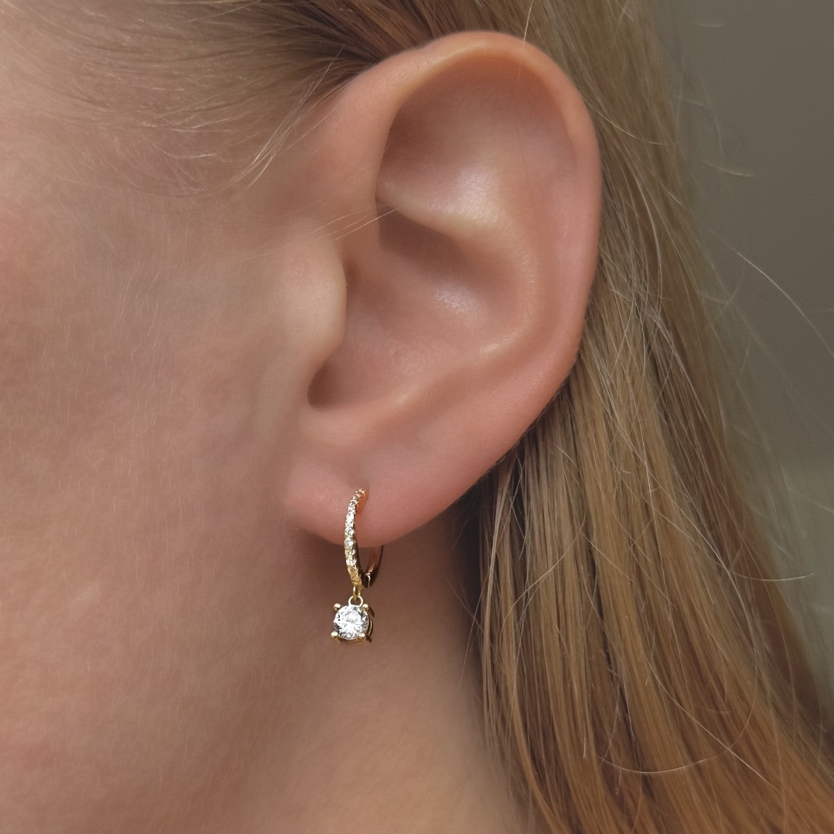 Aros con dije de circonita cúbica en plata de ley