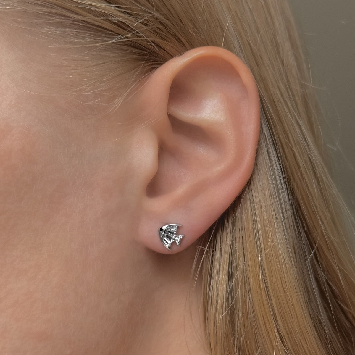 Pendientes de plata de ley con forma de pez
