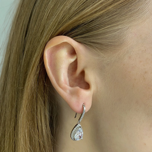 Pendientes de plata de ley con circonitas cúbicas en forma de lágrima