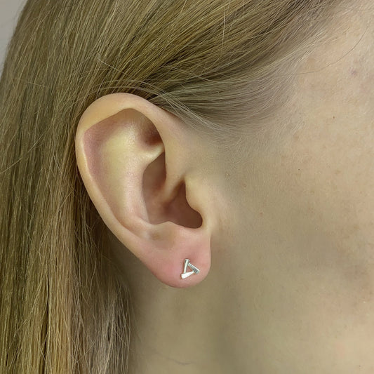 Pendientes triangulares de plata de ley