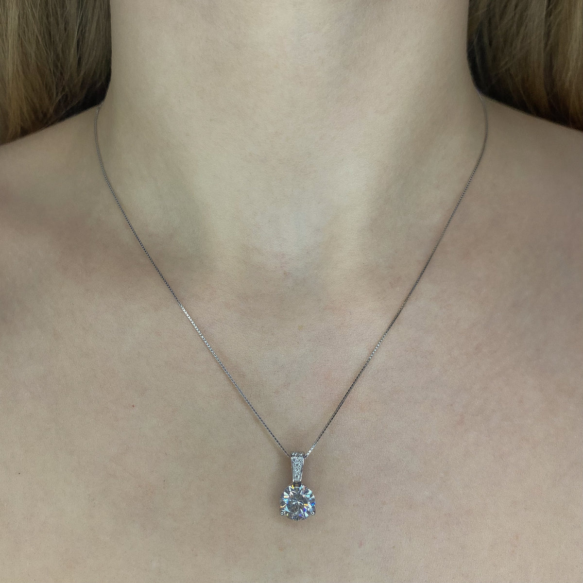 Collar de plata de ley con circonitas