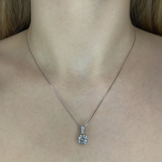Collar de plata de ley con circonitas