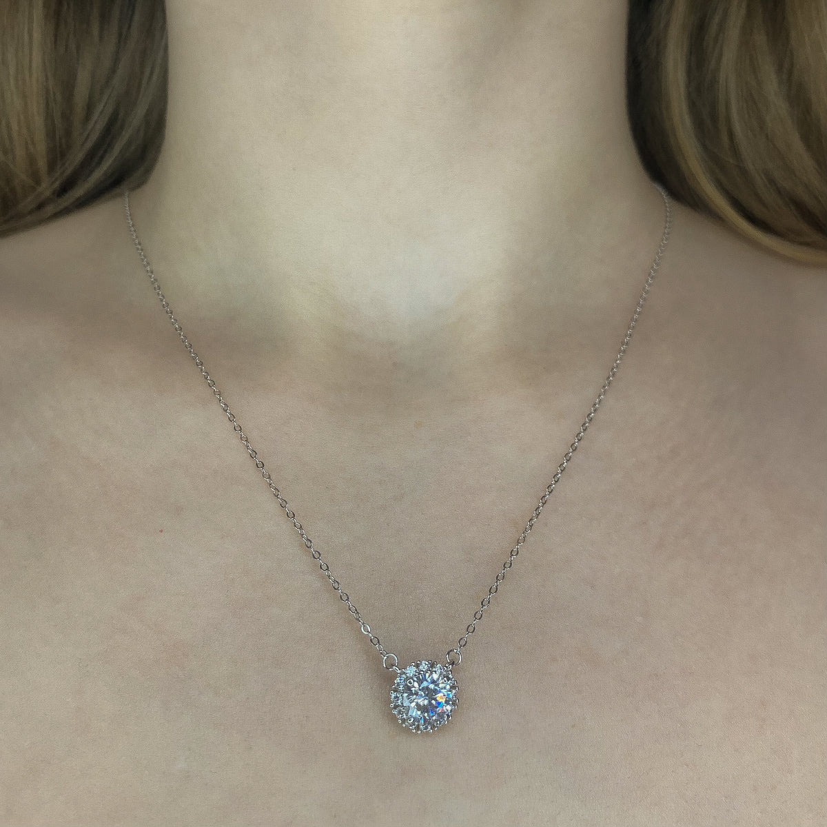 Collar de plata de ley con circonitas