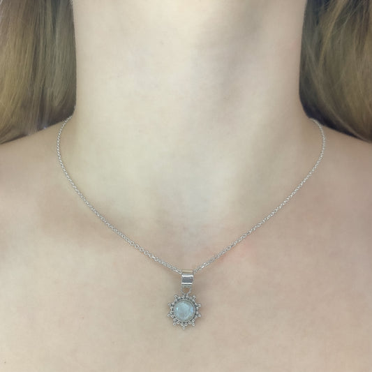 Collar con colgante de piedra lunar en plata de ley