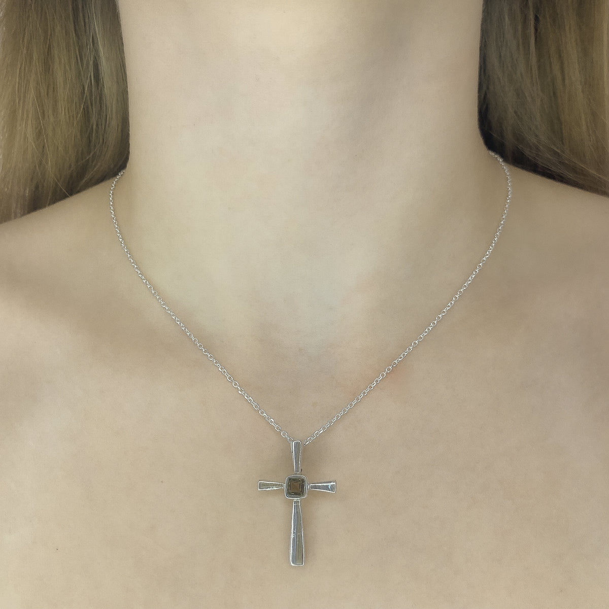 Collar con colgante de cuarzo ahumado en plata de ley