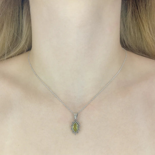 Collar con colgante de peridoto en plata de ley
