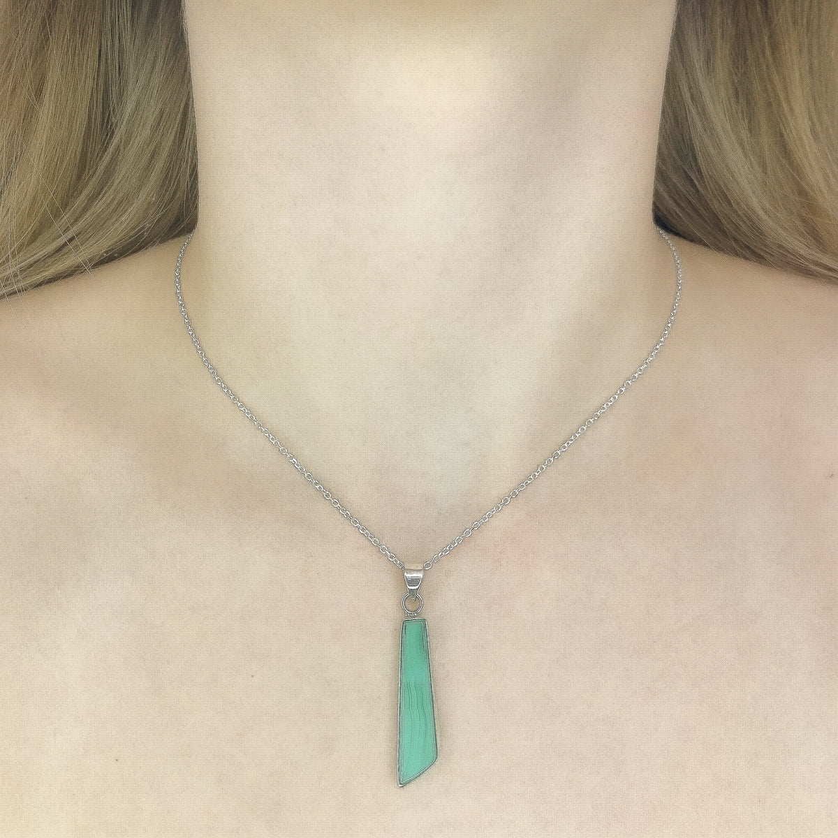 Collar con colgante de malaquita en plata de ley