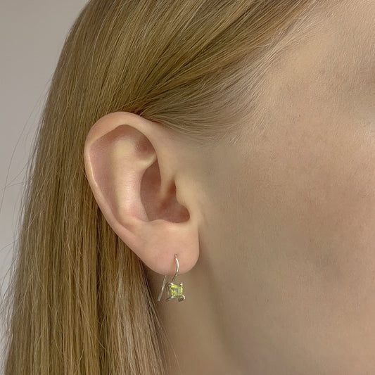 Pendientes de peridoto en plata de ley