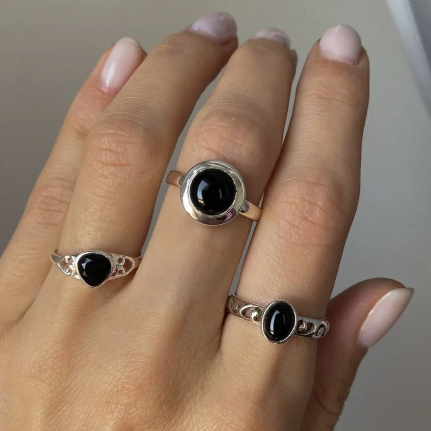 Anillo de plata de ley con ónix negro