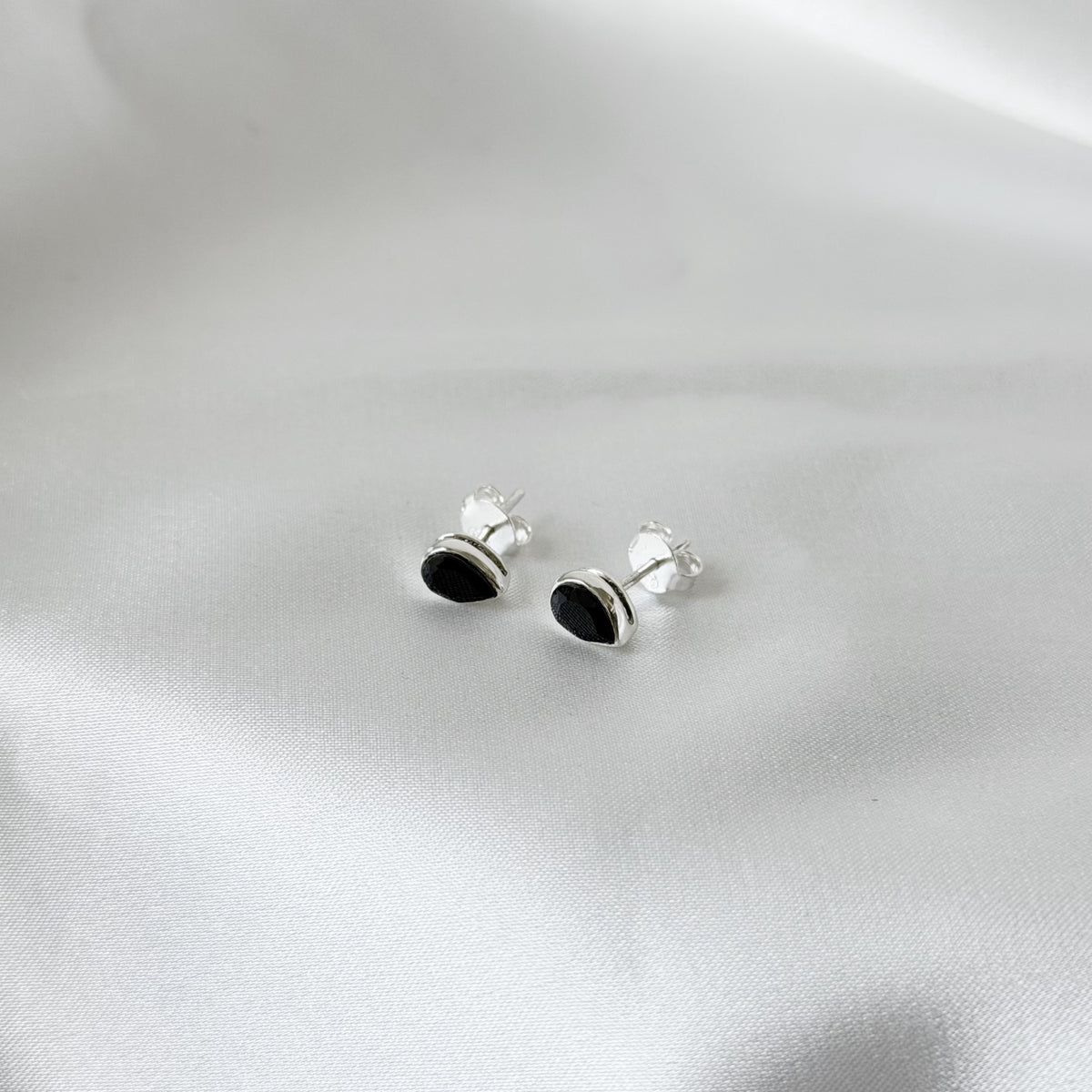 Pendientes de plata de ley con ónix negro