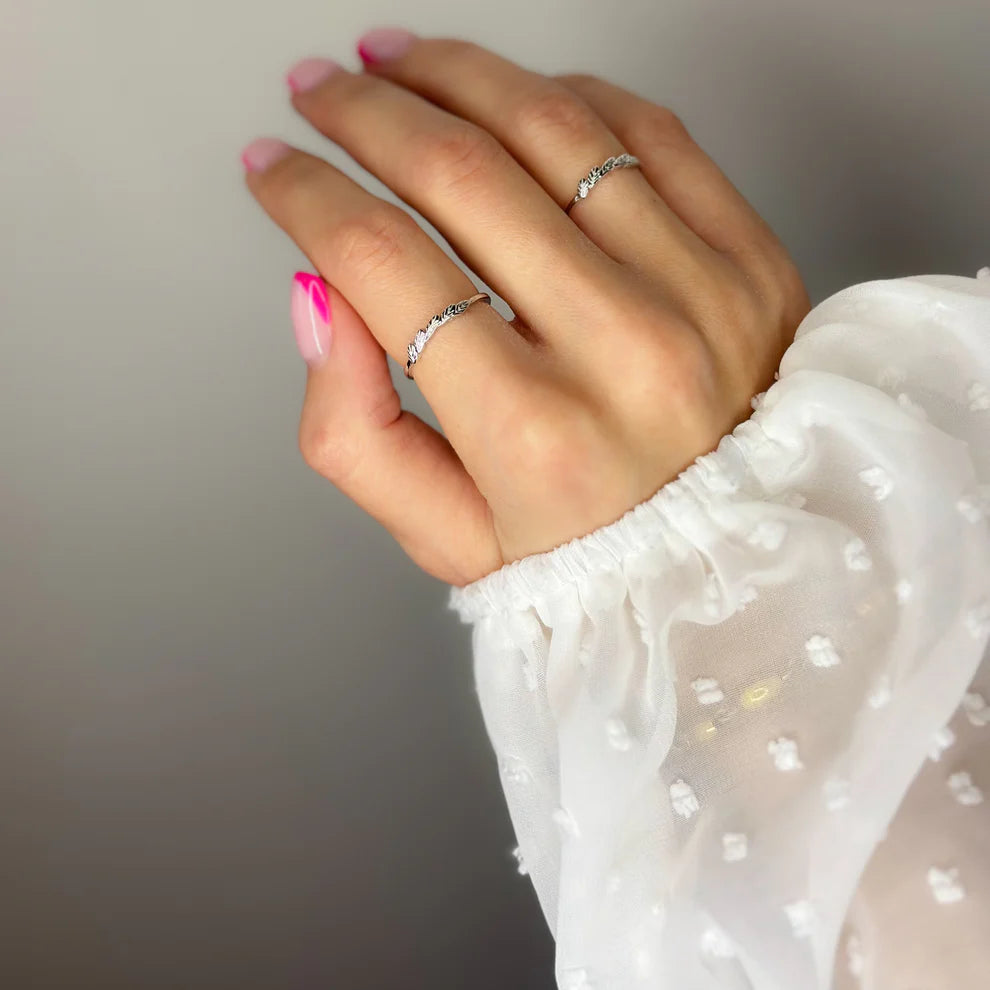 Anillo de hoja de plata de ley