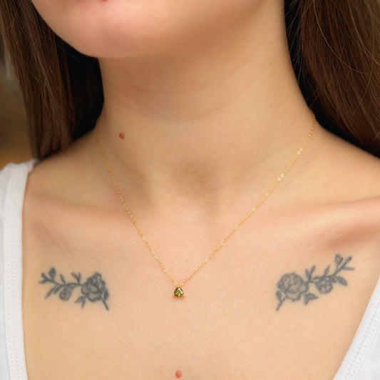 Collar de plata esterlina con circonita cúbica y musgo