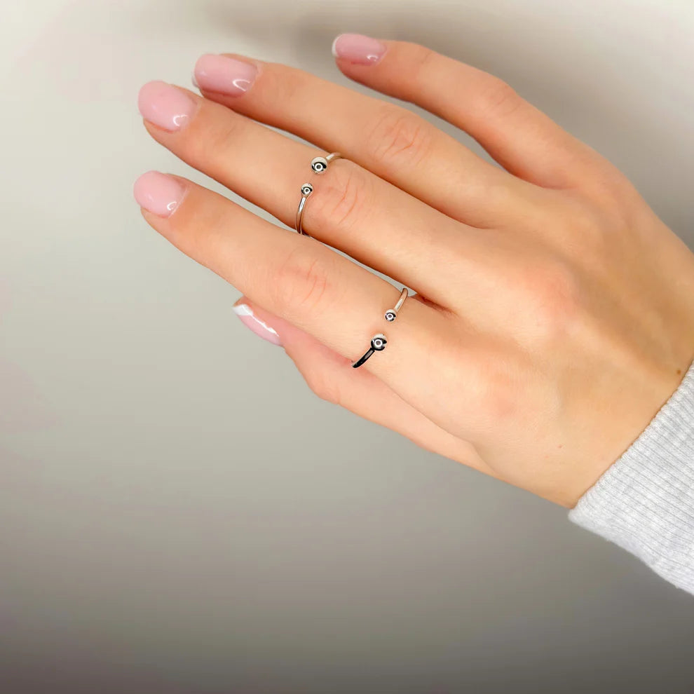Anillo de cuentas de plata de ley