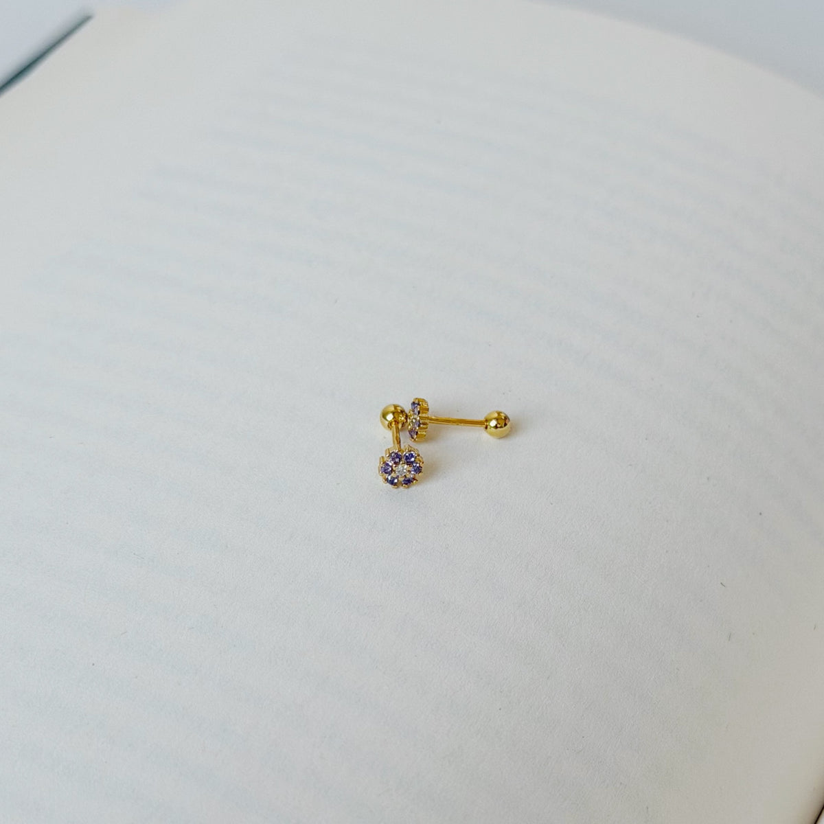 Aretes de plata esterlina con flor de rosca