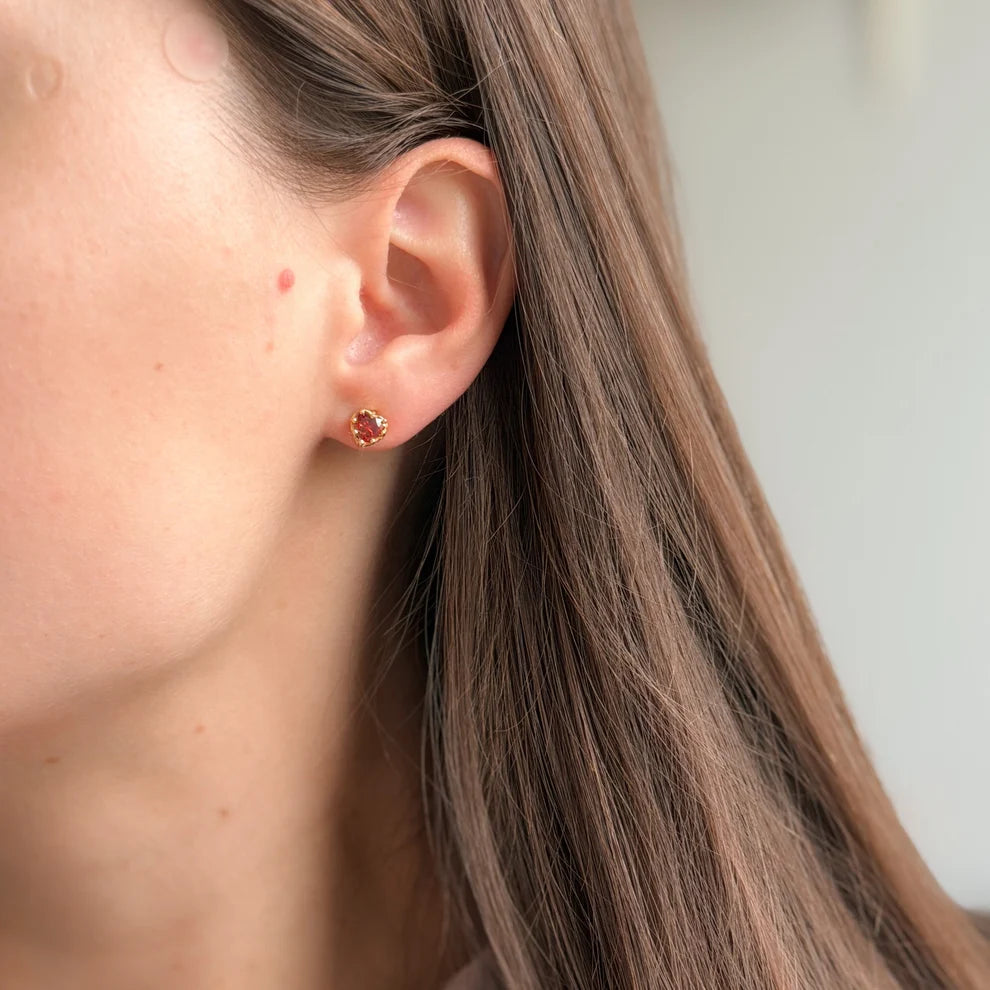 Pendientes de plata de ley con forma de corazón de circonita cúbica