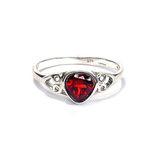 Anillo de granate de plata de ley
