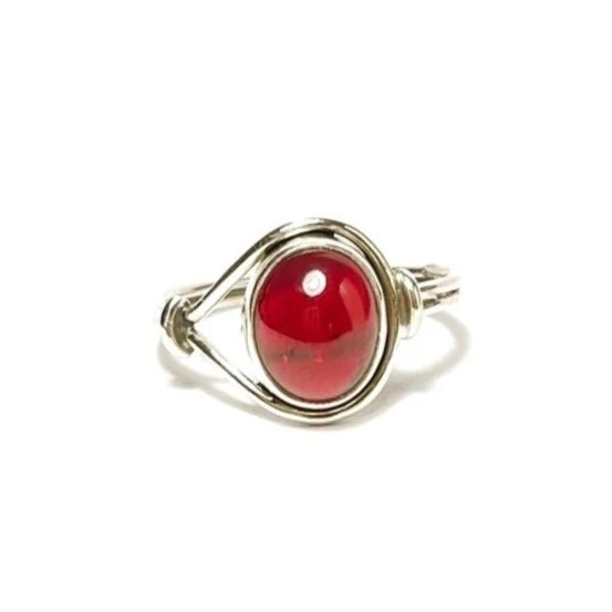 Anillo de granate de plata de ley