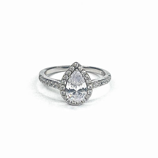 Anillo de plata de ley con circonita cúbica en forma de lágrima