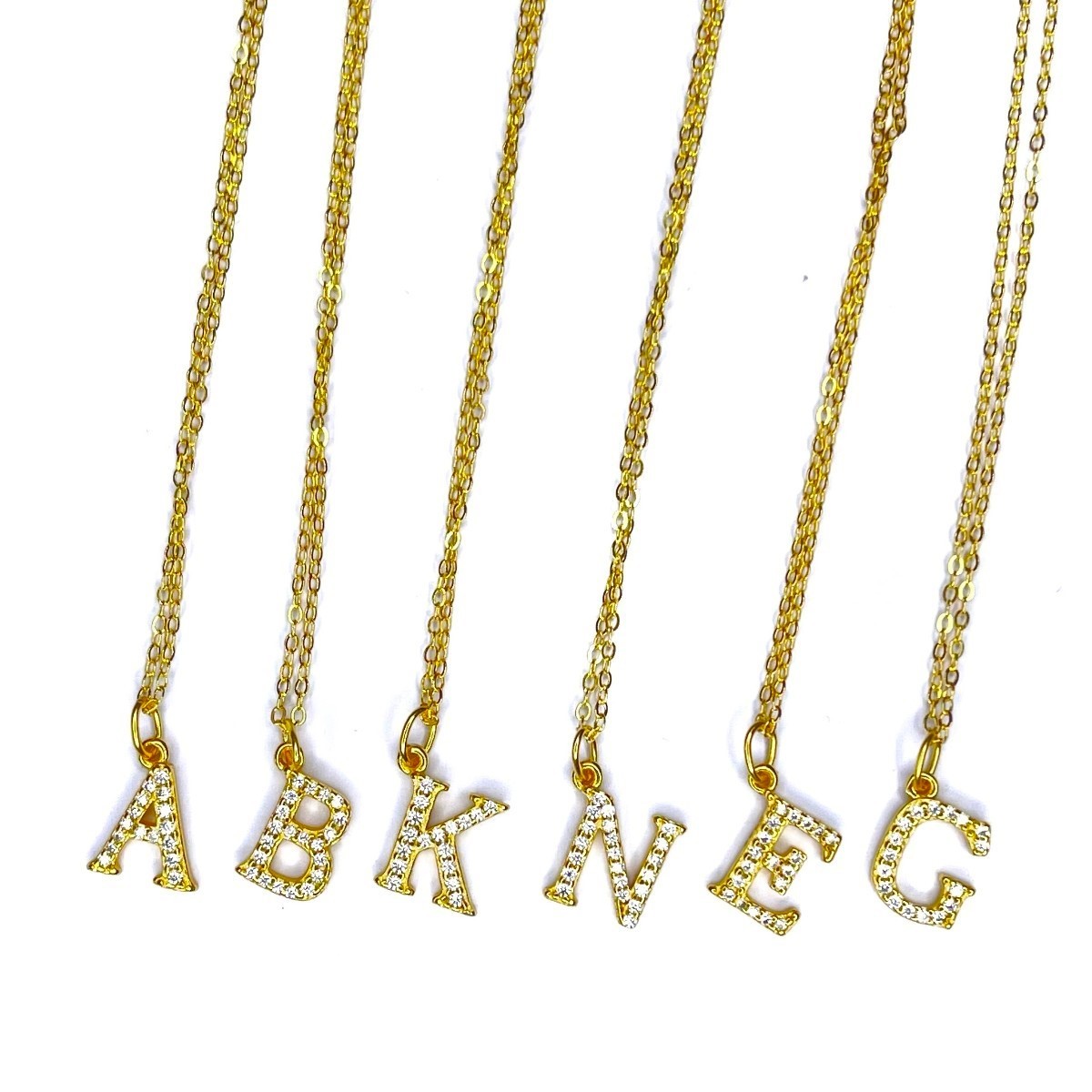 Collar con inicial de plata de ley