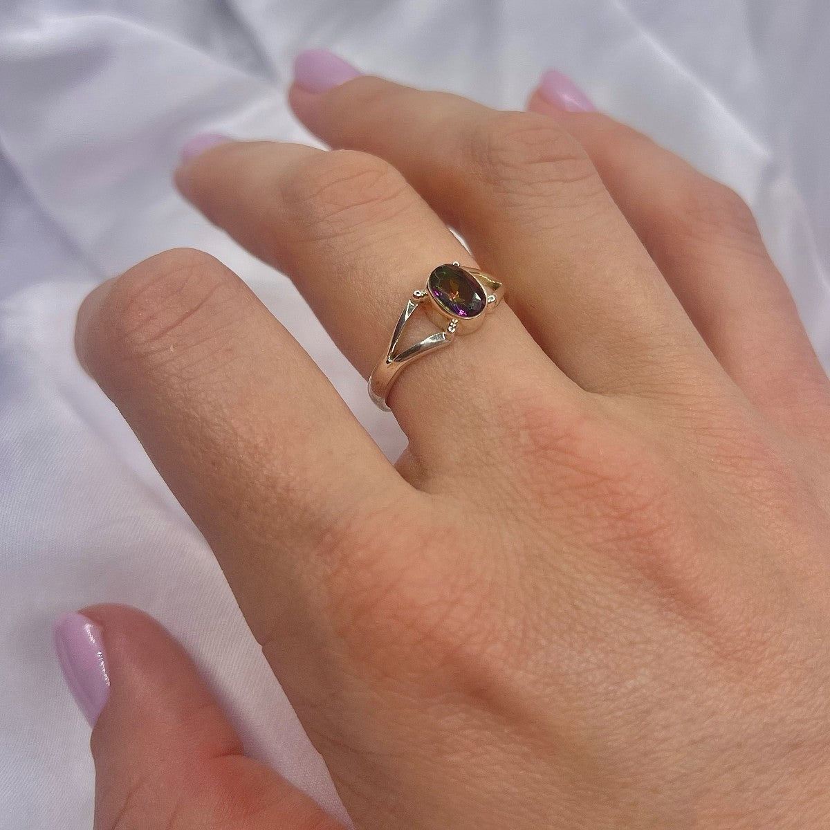 Anillo de topacio místico en plata de ley