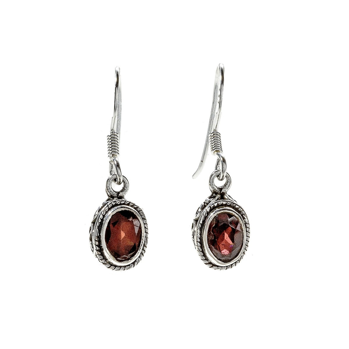 Pendientes de granate en plata de ley