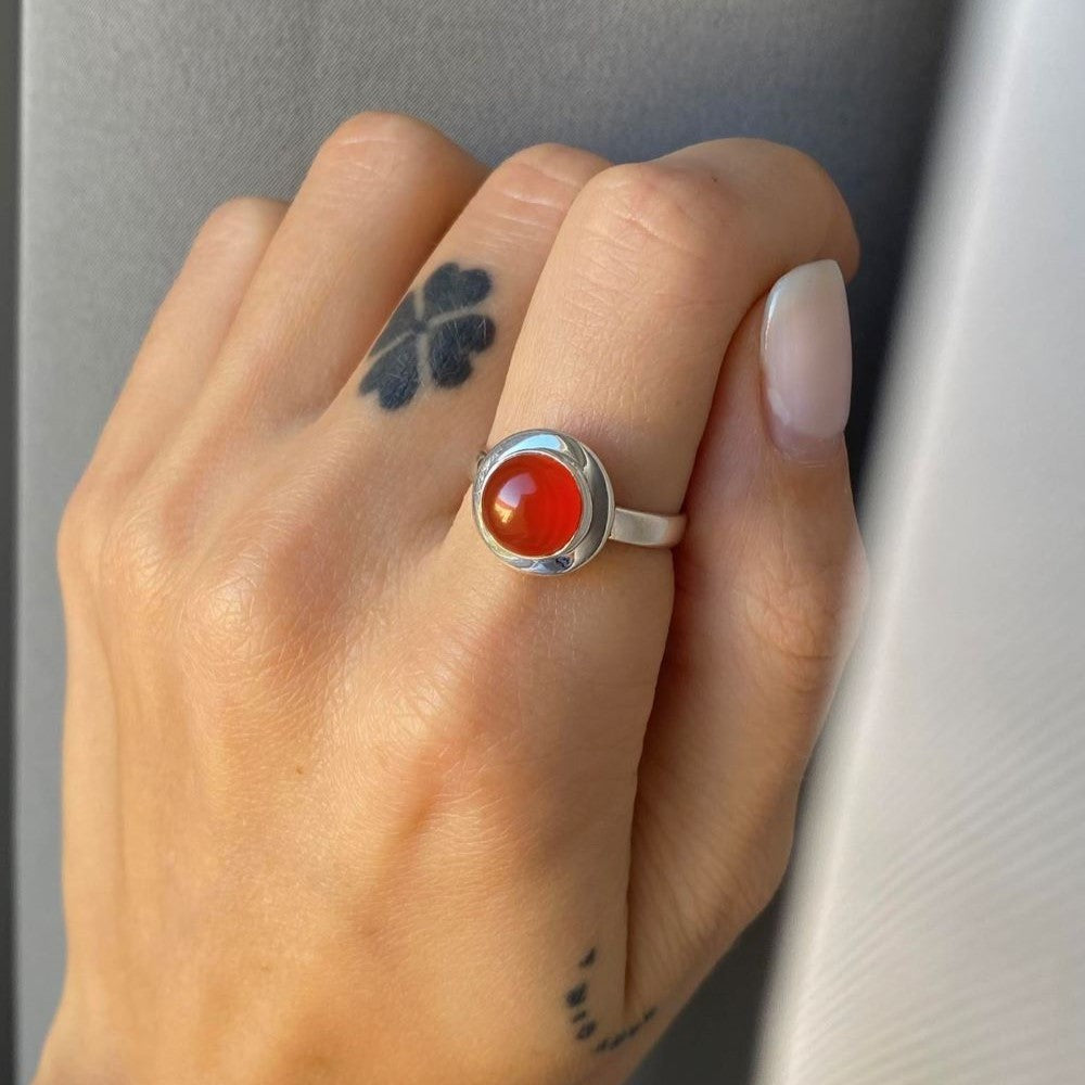 Anillo de cornalina de plata de ley