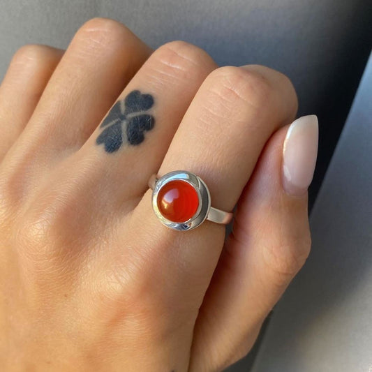 Anillo de cornalina de plata de ley
