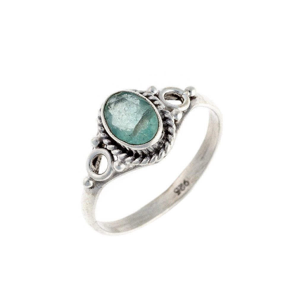Anillo de apatita en plata de ley