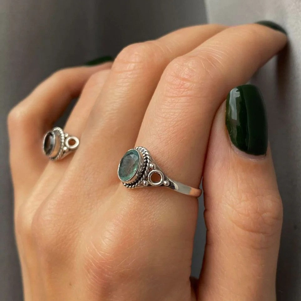 Anillo de apatita en plata de ley