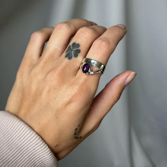 Anillo de amatista en plata de ley