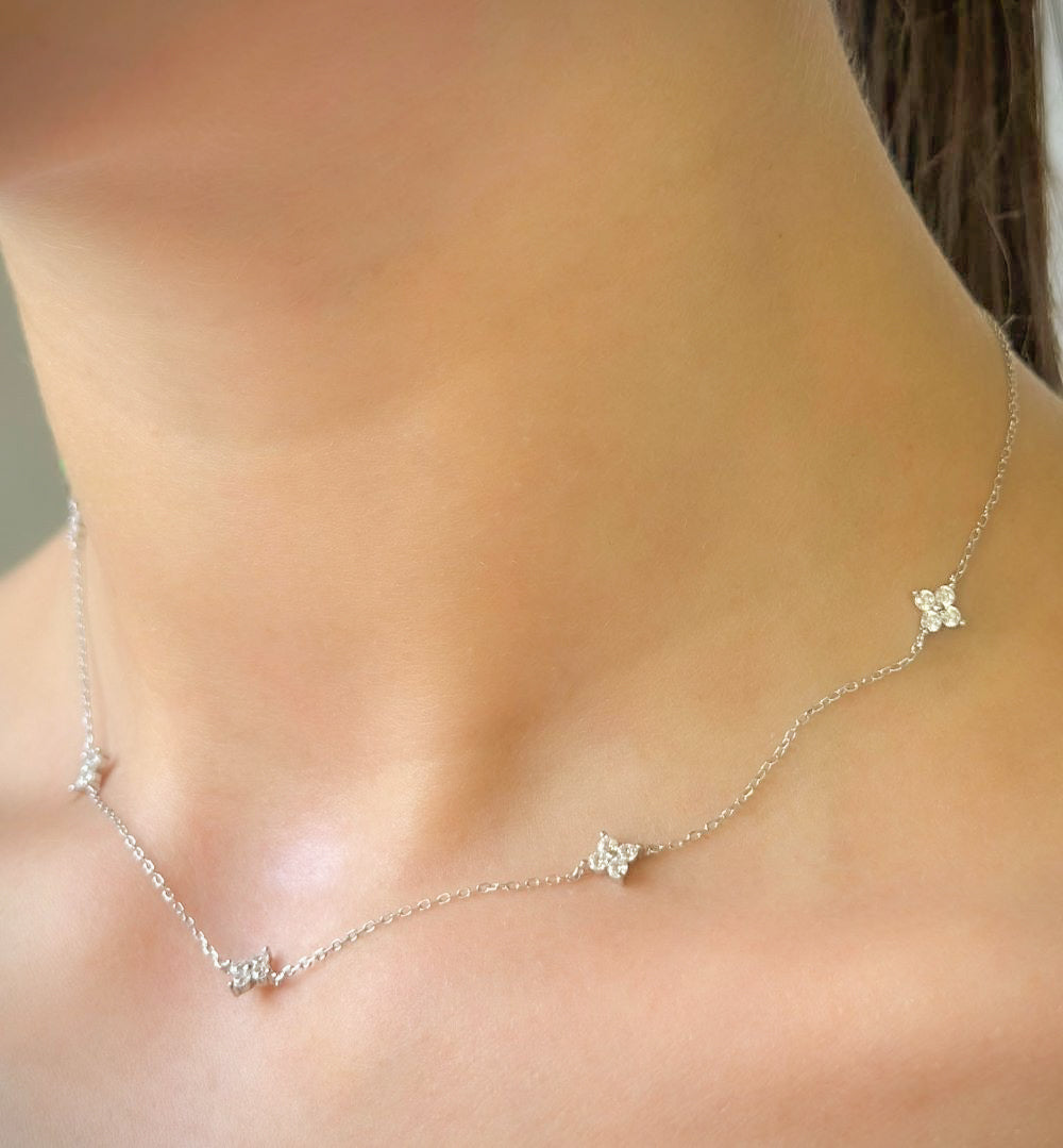 Collar de flores de plata de ley