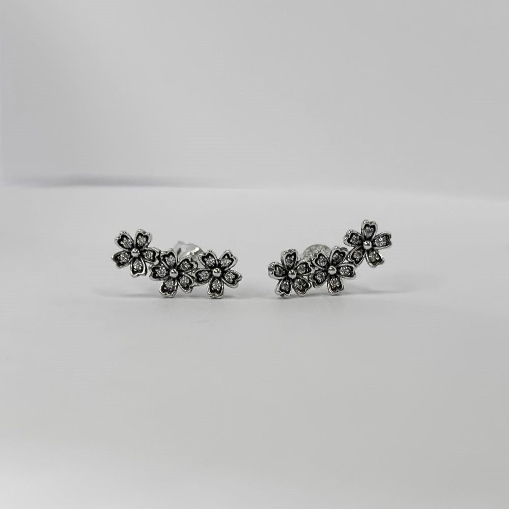 Pendientes de plata de ley con forma de flor