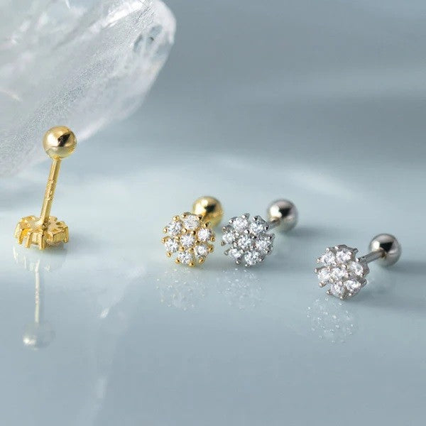 Aretes de plata esterlina con flor de rosca
