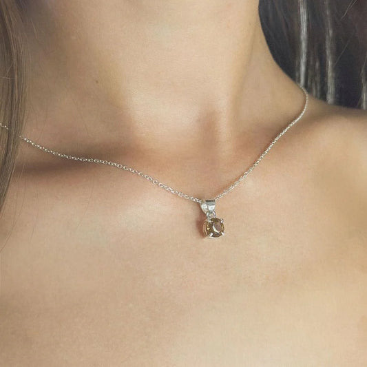 Collar con colgante de cuarzo ahumado en plata de ley