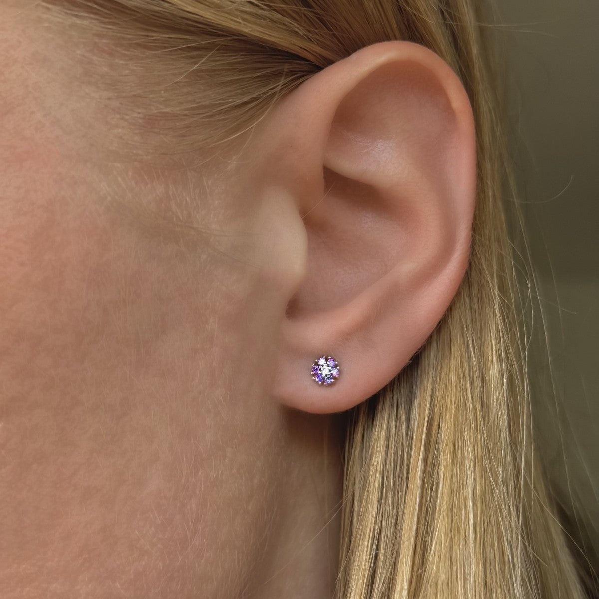 Aretes de plata esterlina con flor de rosca
