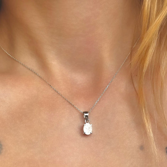 Collar con colgante de piedra lunar en plata de ley
