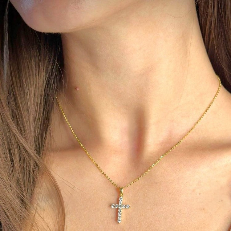 María – Collar de cruz de plata de ley con circonitas cúbicas
