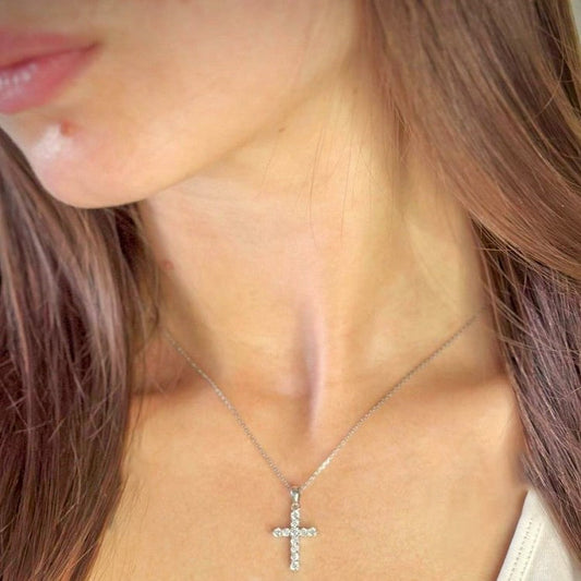 María – Collar de cruz de plata de ley con circonitas cúbicas