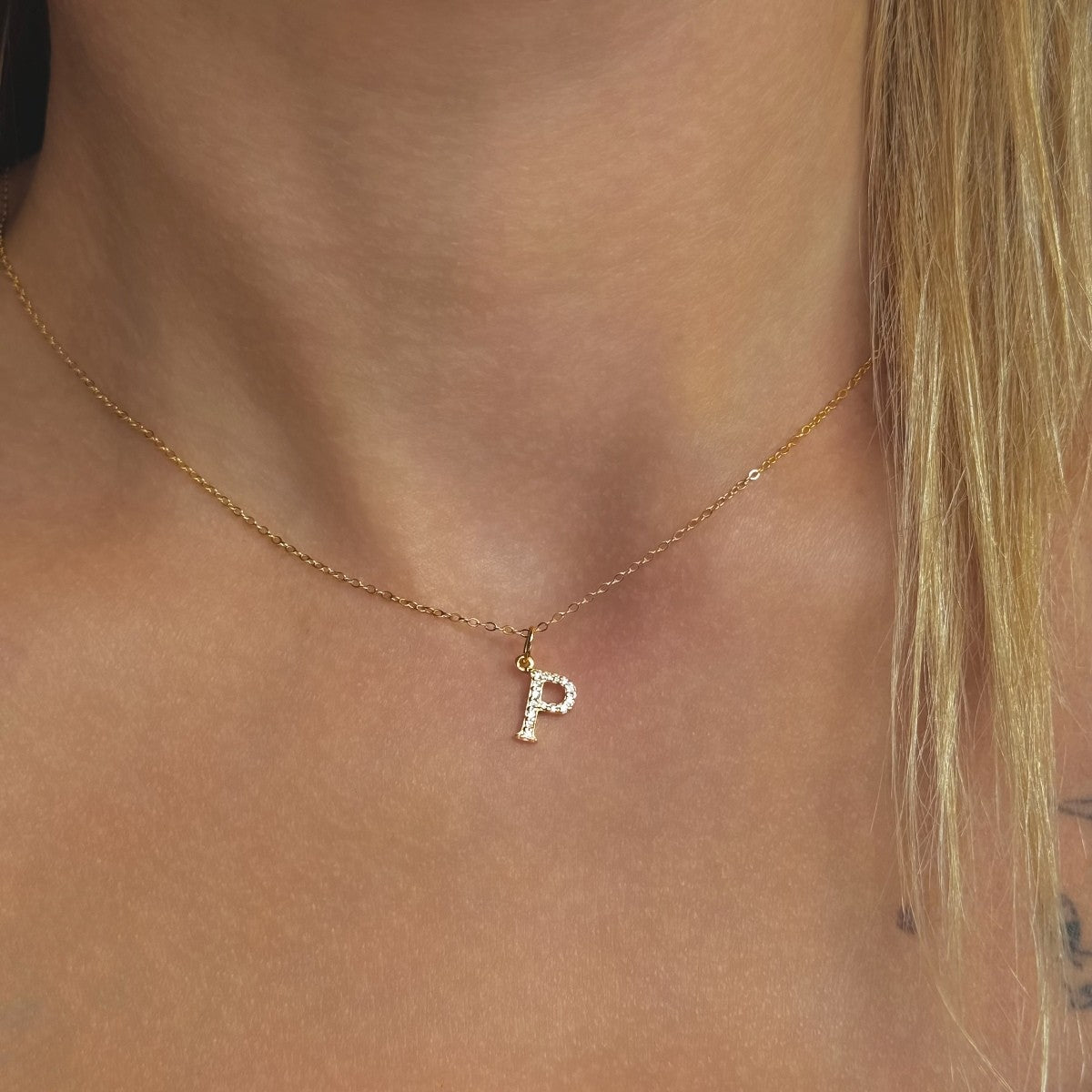 Collar con inicial de plata de ley