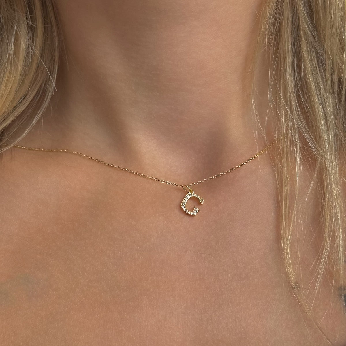 Collar con inicial de plata de ley