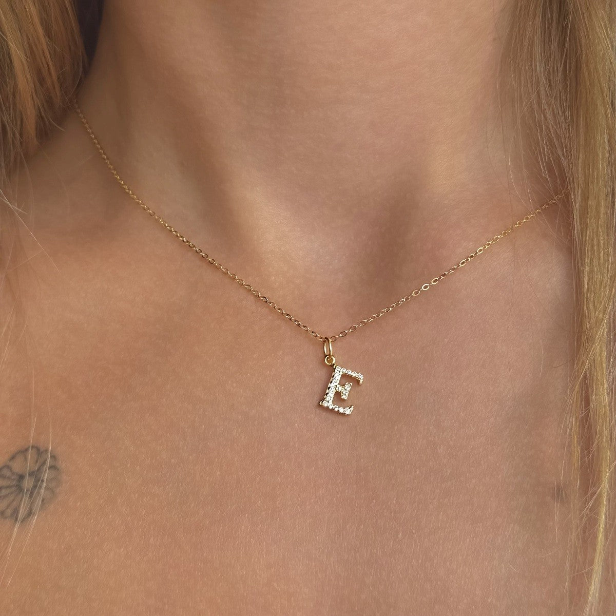 Collar con inicial de plata de ley