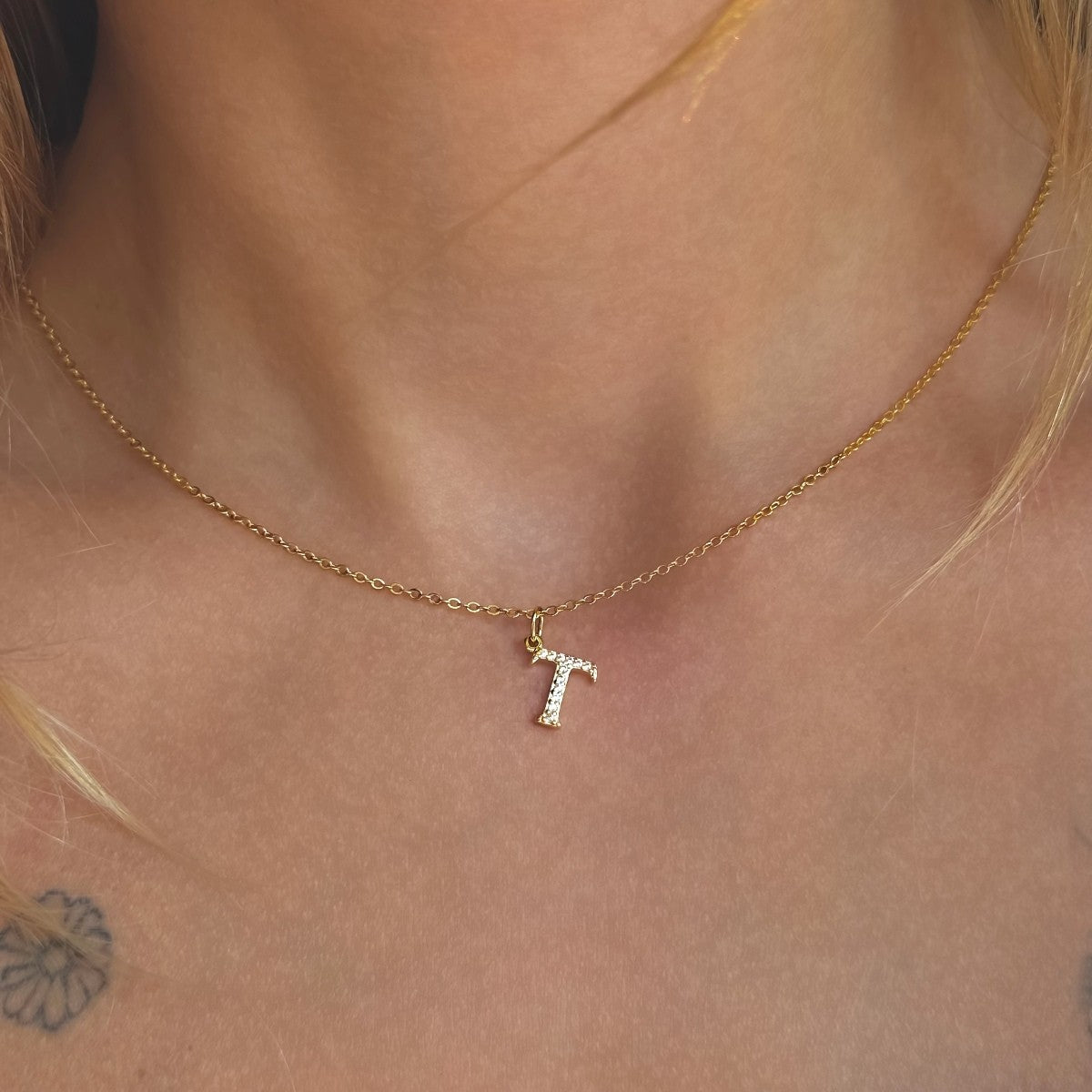 Collar con inicial de plata de ley