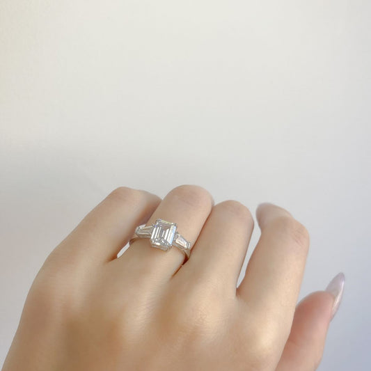 Anillo de plata de ley con circonita cúbica