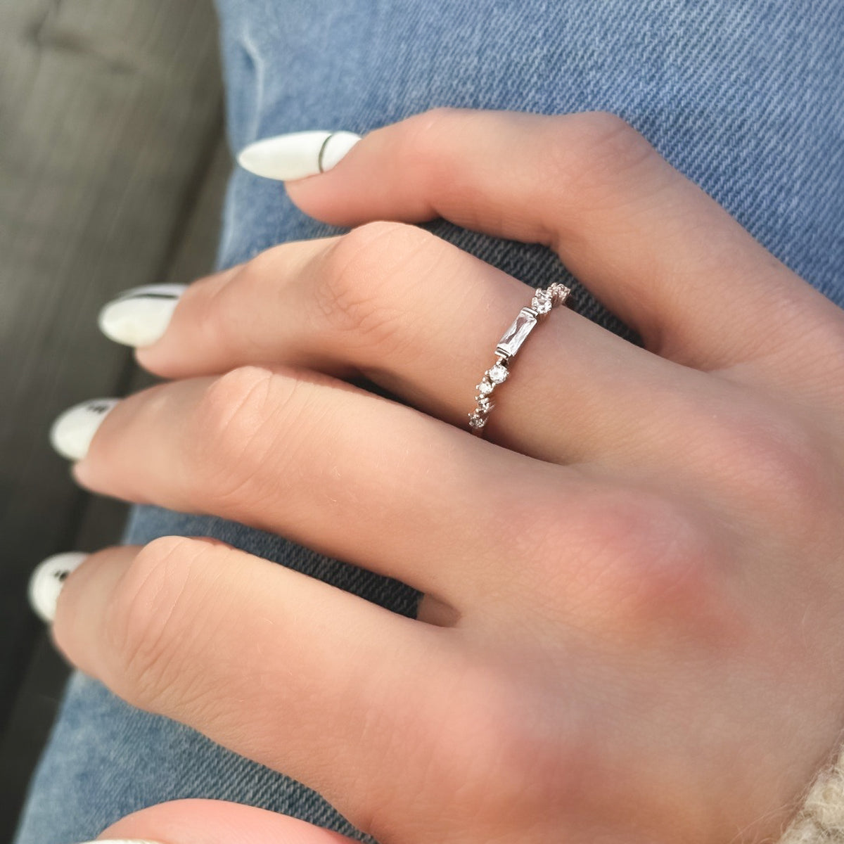 Anillo de plata de ley con circonita cúbica