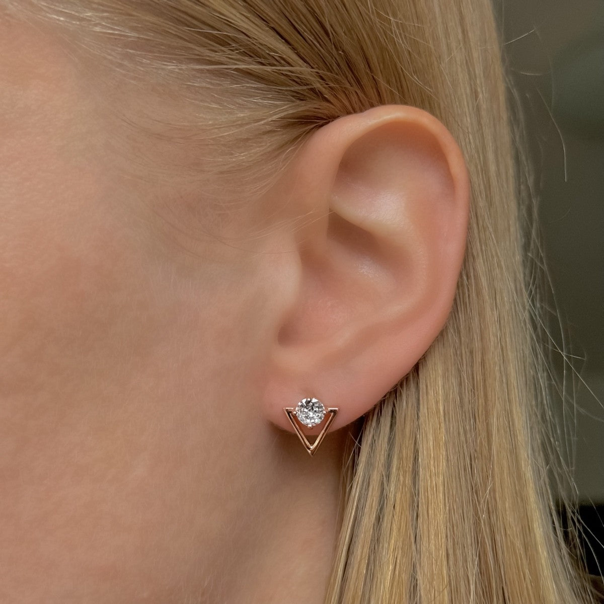 Pendientes triangulares de plata de ley con circonita cúbica