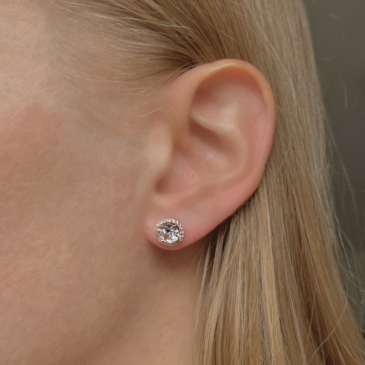 Pendientes de botón Soleste de plata de ley
